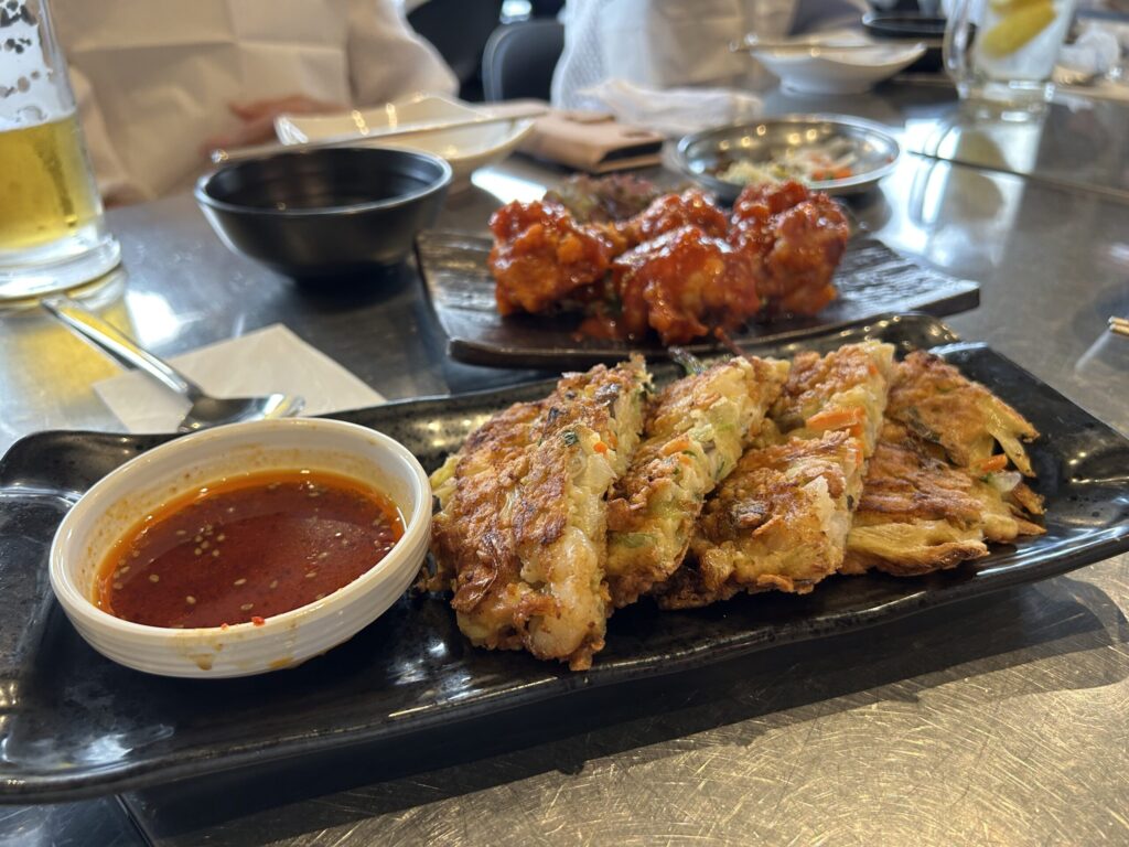 藤沢 豚まる ヤンニャムチキンと海鮮チヂミ