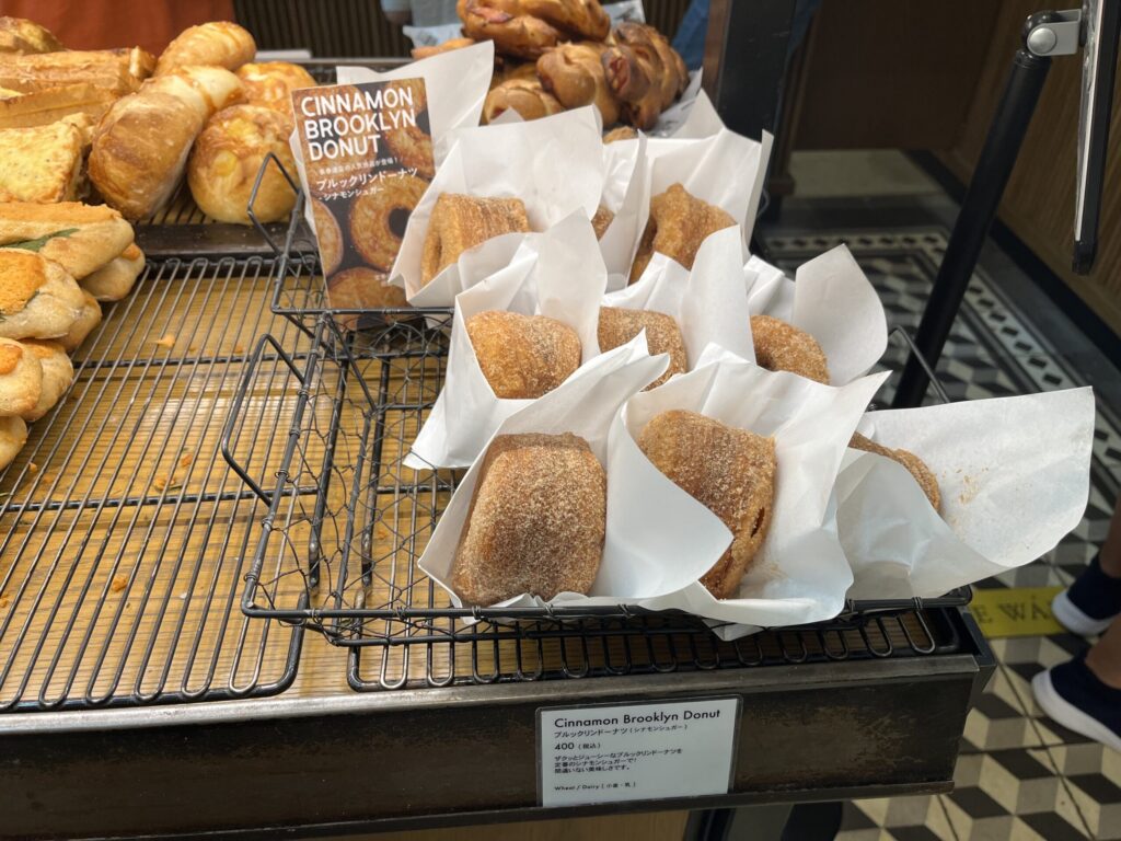 デニッシュ記事が何層にもなったブルックリンドーナツ